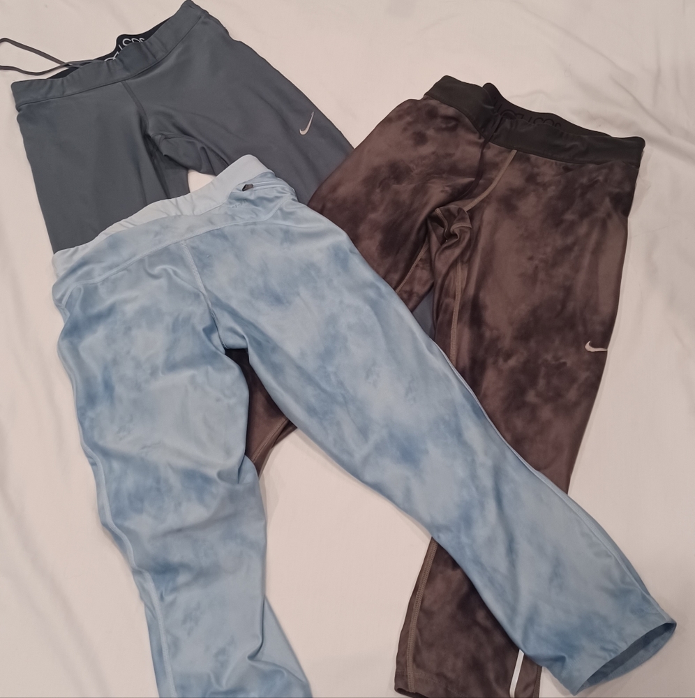 Preowned "Bundle" Nike athletic workout carpis size medium gently use condition